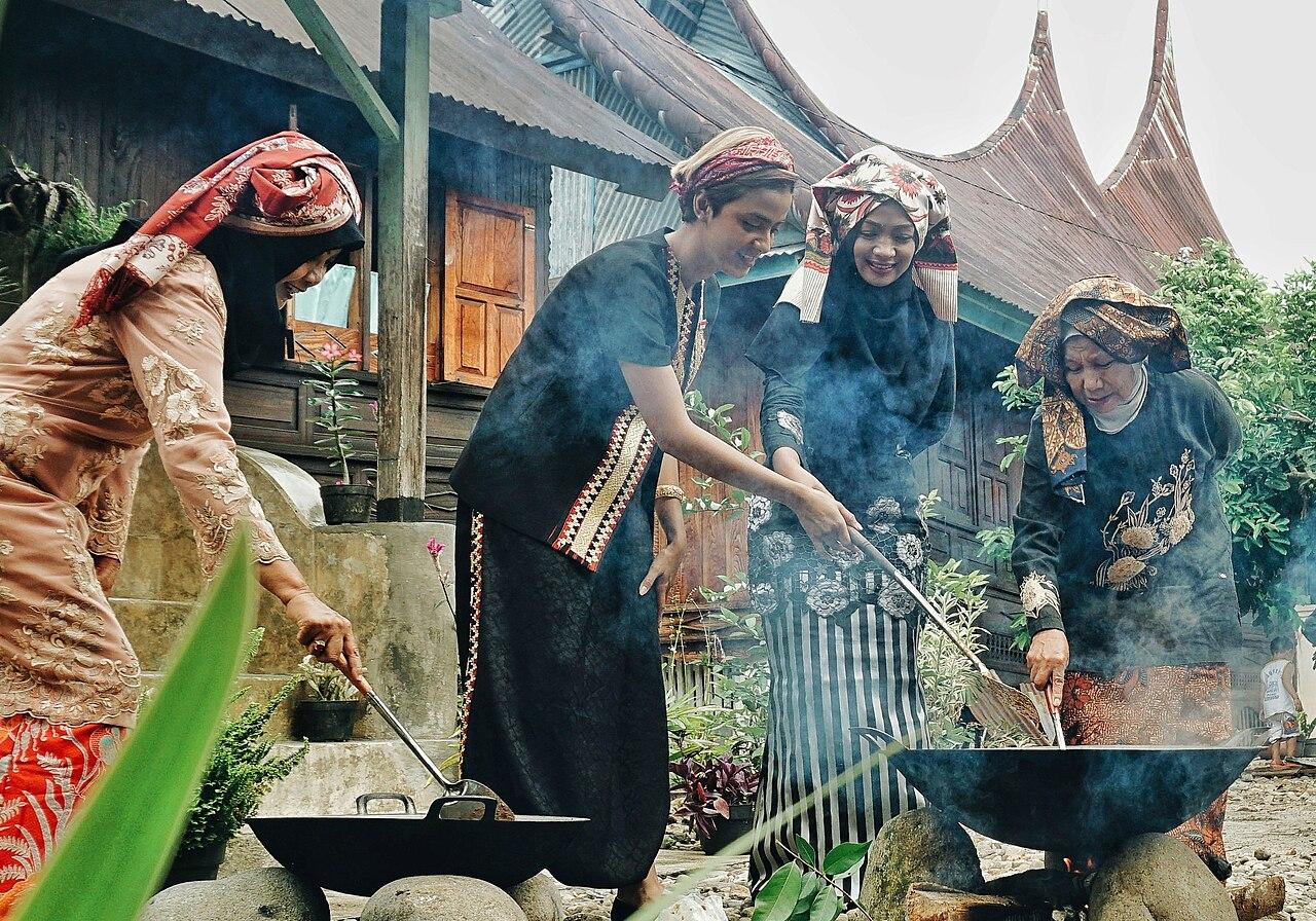 Cook Rendang the Slow Way, Bukittinggi, West Sumatra